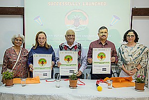 App symbolically launched! From left, Foundation trustee, Shubhada Nikharge, Guests of Honour, Dr. Pheroza Godrej, Mr. D.M. Sukthankar and Dr. Sanjay Tripathi and Foundation trustee Hutokshi Rustomfram are all smiles